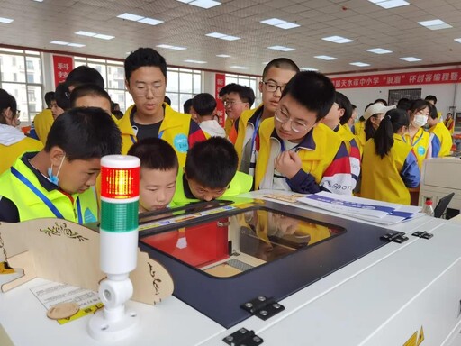 樂造匠高效精準(zhǔn)地切割出選手們設(shè)計好的結(jié)構(gòu)件