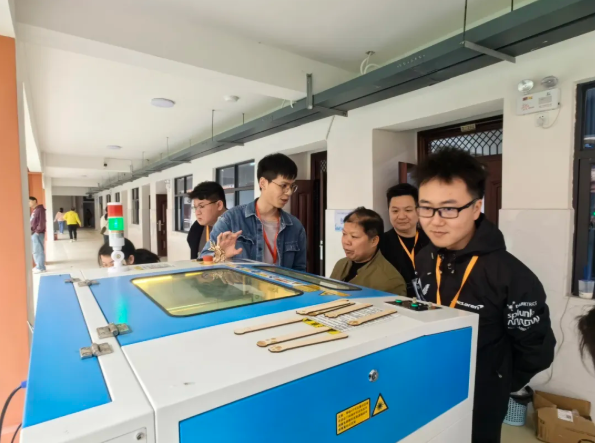 雷宇助力2024年廣西師生信息素養(yǎng)提升實踐活動指導教師培訓順利舉行